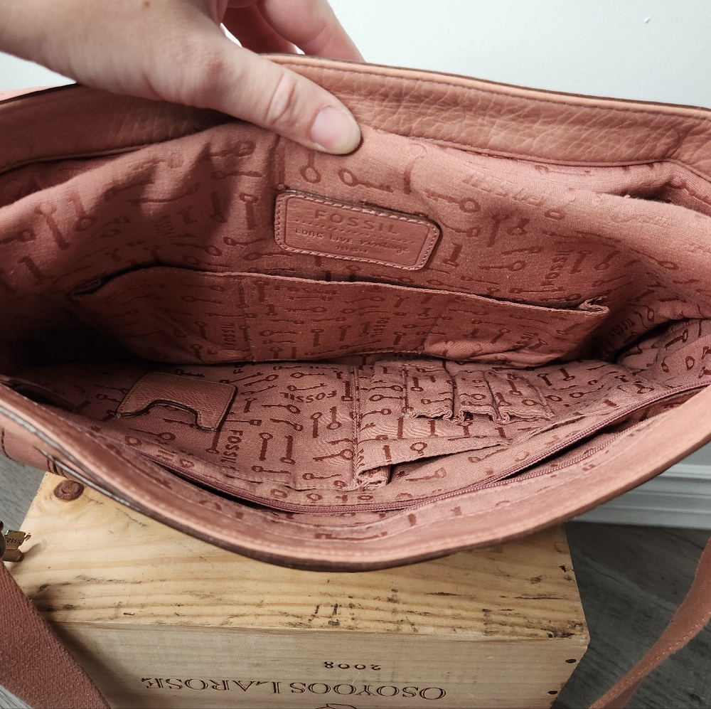 Fossil Maddox Pink "Long Live Vintage 1954" Collection Messenger Laptop Bag - Picture 12 of 16